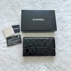 CHANEL patent leather CC logo trifold wallet Authentic Retail 1200$